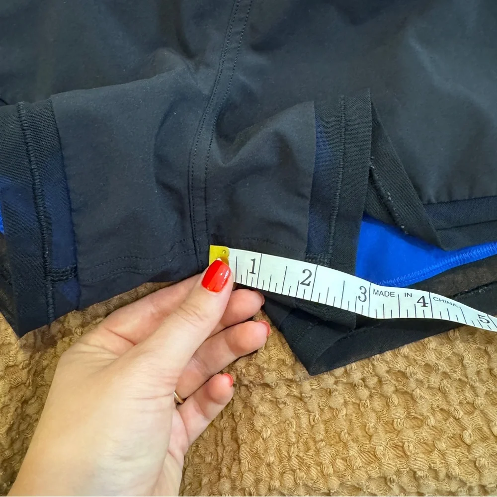 Lululemon Shorts 2.5” Inseam Size 6 Black - Picture 4 of 6